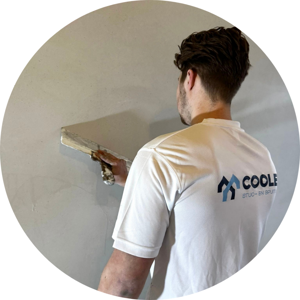 Stukadoor die muur stuct